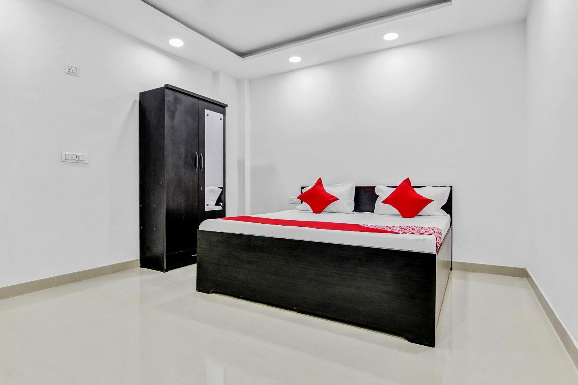Flagship Hotel Secret Mirage Near Rithala Metro Station Нью-Дели Экстерьер фото