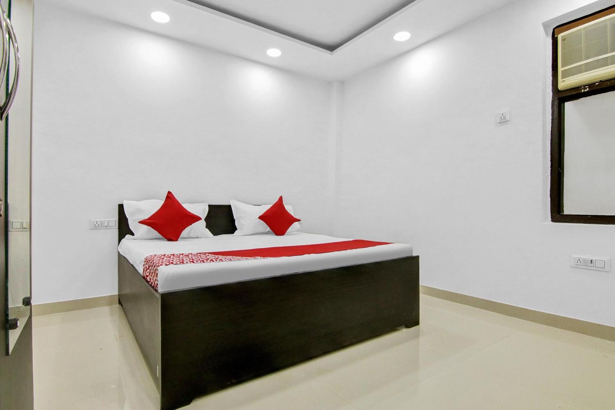 Flagship Hotel Secret Mirage Near Rithala Metro Station Нью-Дели Экстерьер фото